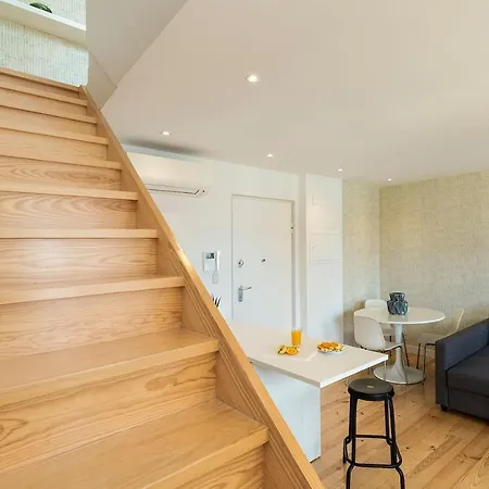 Modern W/ River And Monument View Apartment